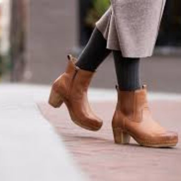 NEW DanskoShayna Heeled Chelsea Boots- Leather in brown for women 725 7s3 - Picture 2 of 8